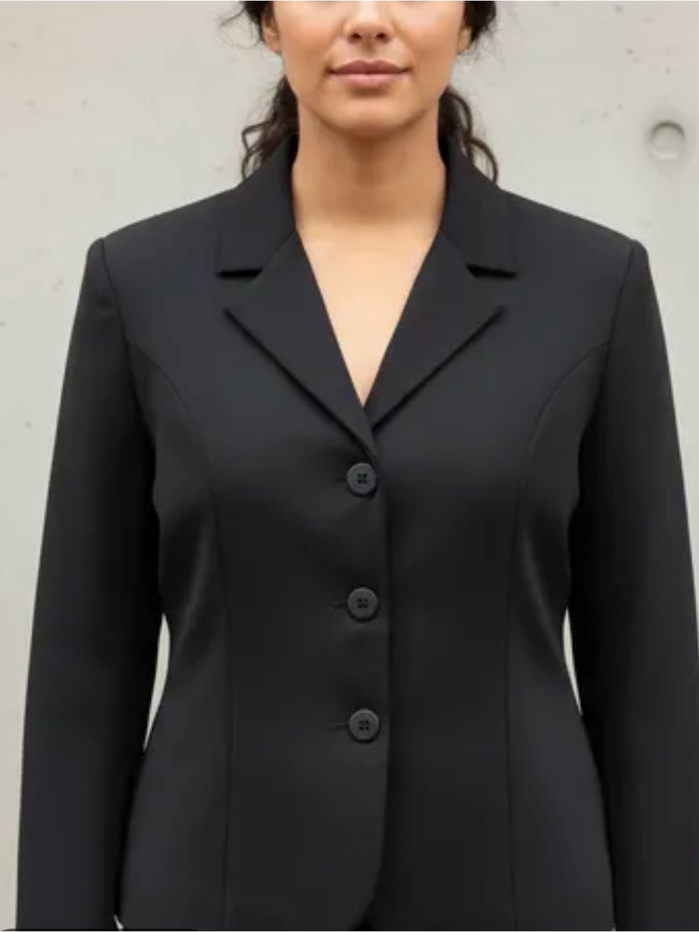 Investments women’s size 18W .3 button closure, black blazer. New with tags.